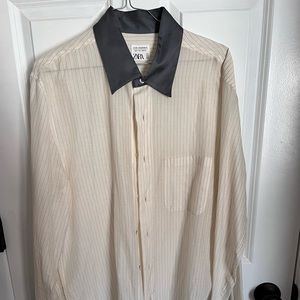 White stripe shirt with silver satin collar and detachable handcuffs